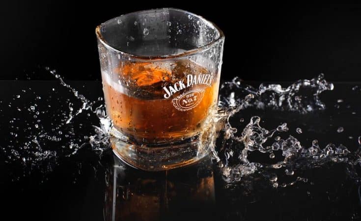 Uit welk whiskyglas drink je whisky of whiskey? Uit welk whiskyglas drink je whisky of whiskey?