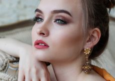 Make-up aanbrengen met hulp van YouTube filmpjes