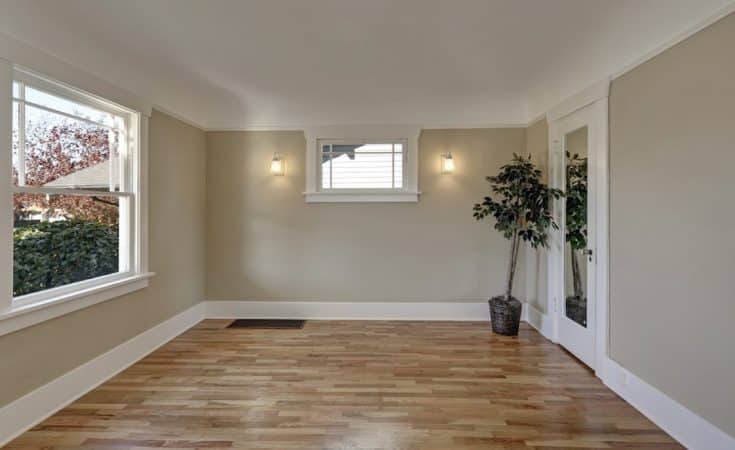 Taupe muur in de woonkamer