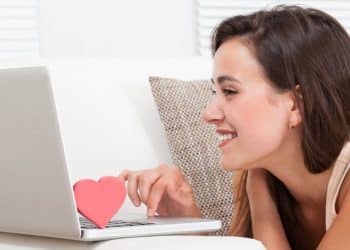 Vier tips hoe je een lange afstandsrelatie spannend houdt!