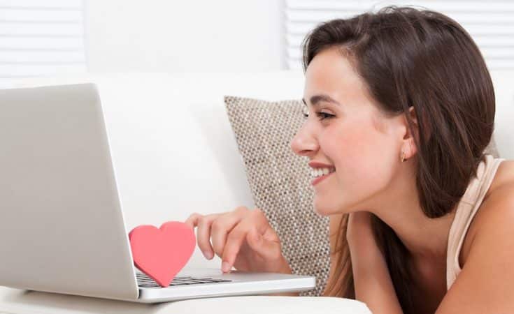 Vier tips hoe je een lange afstandsrelatie spannend houdt!