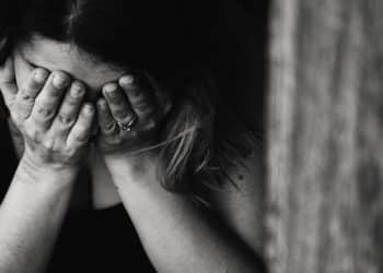 Dit zijn de tekenen van emotionele mishandeling!