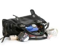 Deze dingen heeft iedere vrouw in haar handtas!