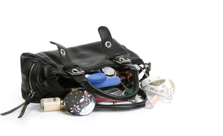 Deze dingen heeft iedere vrouw in haar handtas! Deze dingen heeft iedere vrouw in haar handtas!